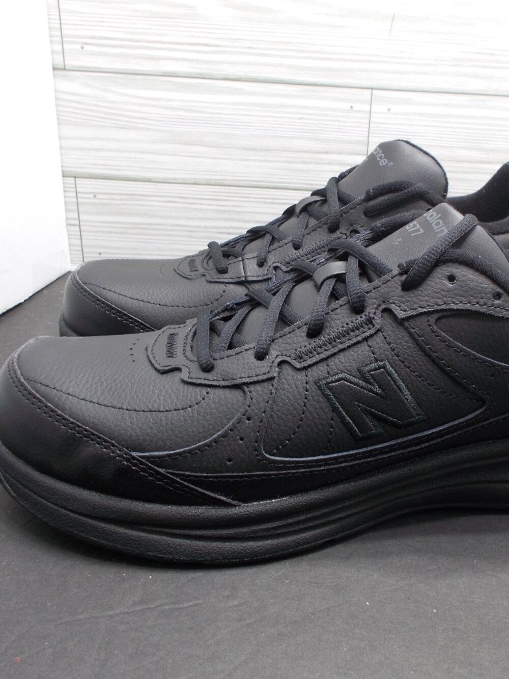 New Balance 577 Black Leather Walking Shoes MW577BK Men’s 9.5 B